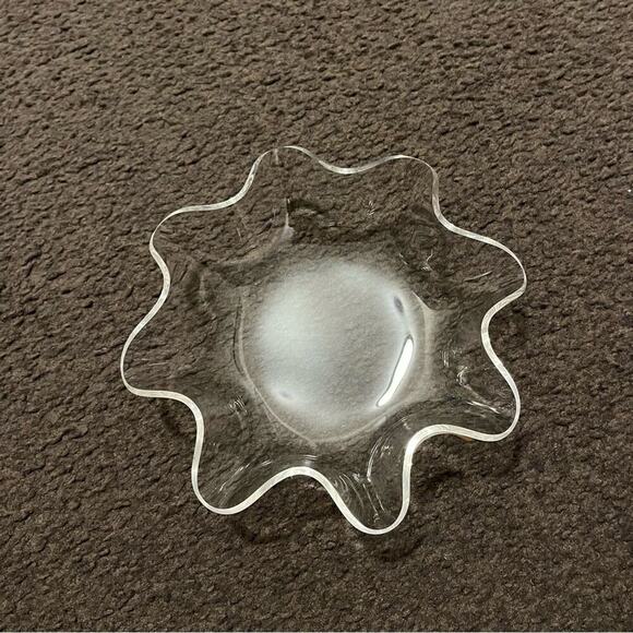 Vintage Clear Acrylic Fruit Bowl - Picture 5 of 8